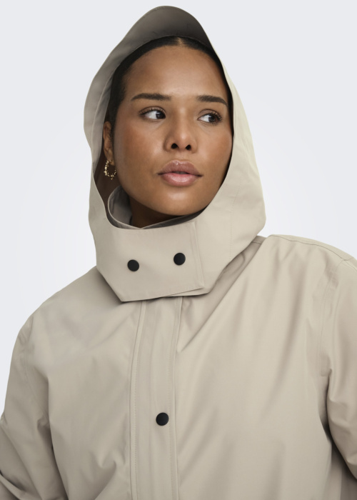 Плащ дождевик Sara Only Carmakoma