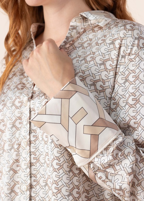 Guess pluus Alexandra