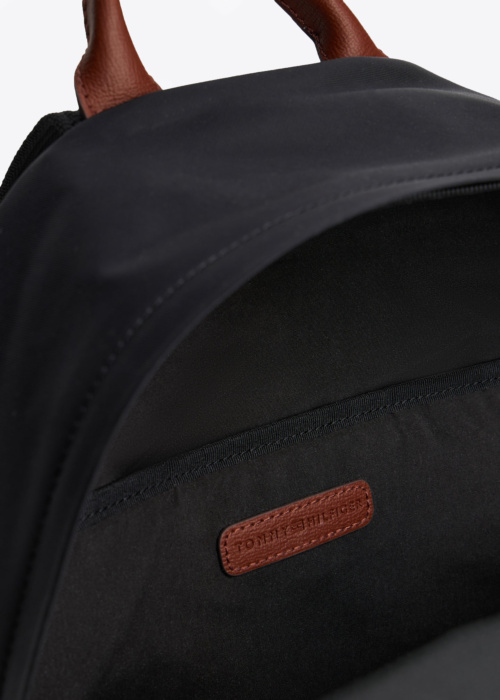 Tommy Hilfiger seljakott Popette