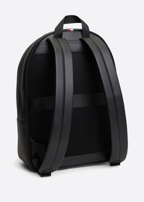 Tommy Hilfiger seljakott Foundation