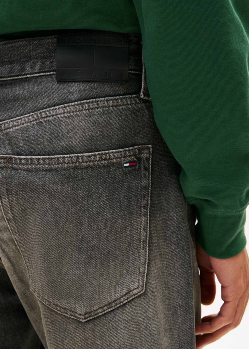 Джинсы Tommy Jeans