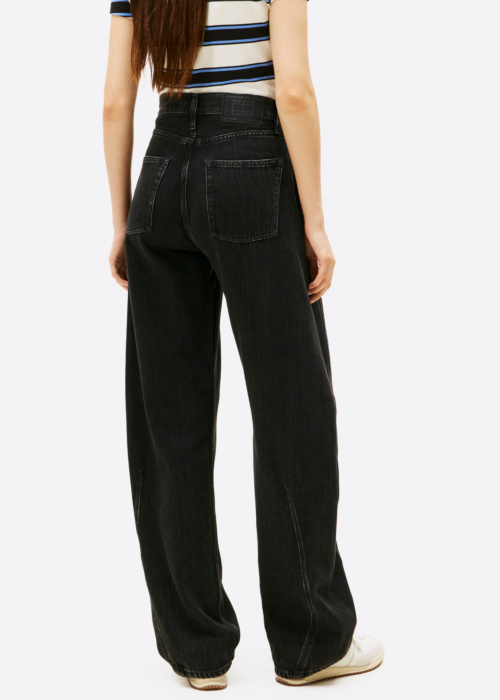 Джинсы Tommy Jeans