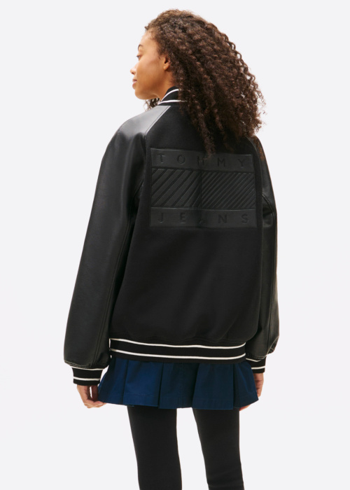 Весенне-осенняя куртка Tommy Jeans
