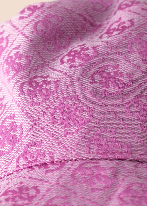 Весенне-осенняя шапка Aviana Guess