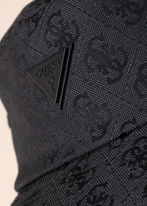 Весенне-осенняя шапка Vezzola Guess