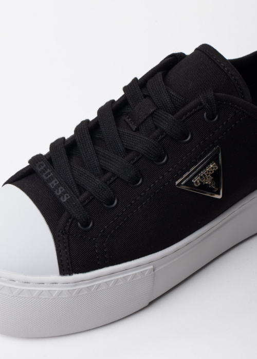 Guess tennised Joezi3