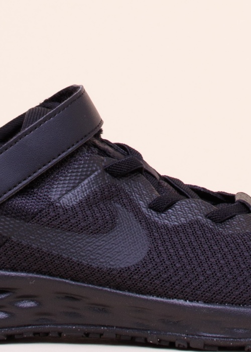 Беговые кроссовки Revolution 6 Nike
