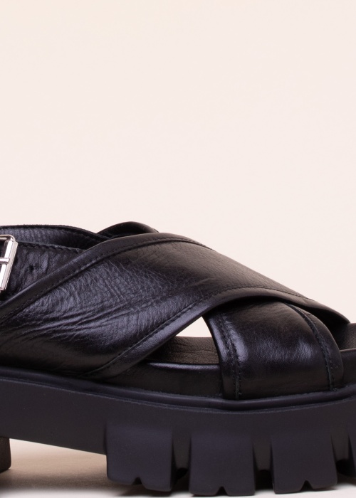 Inuovo nahast kingad