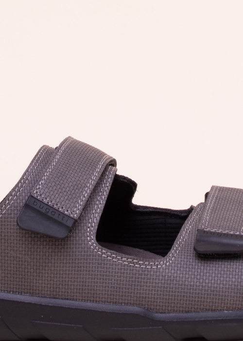 Bugatti sandaalid Boas