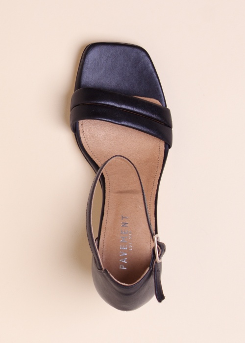 Pavement nahast kingad Jordi