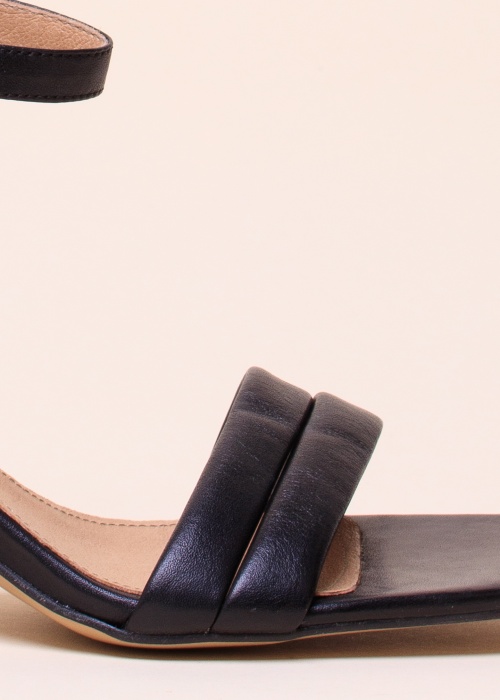 Pavement nahast kingad Jordi