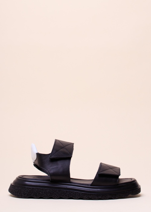 Molly Bessa nahast kingad