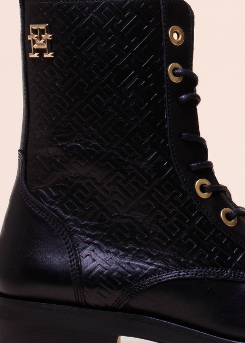 Tommy Hilfiger nahast saapad