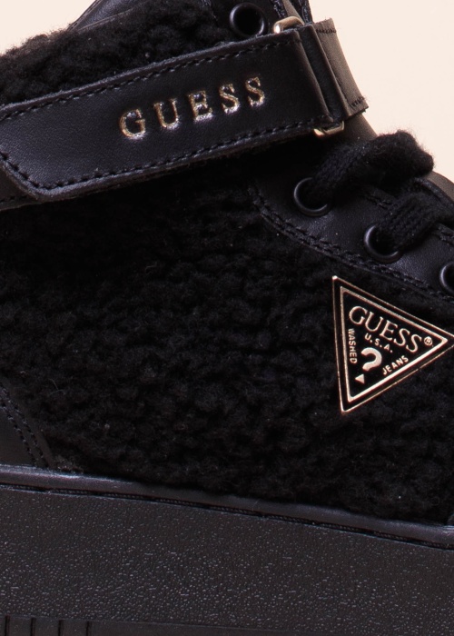 Guess tennised Vyves