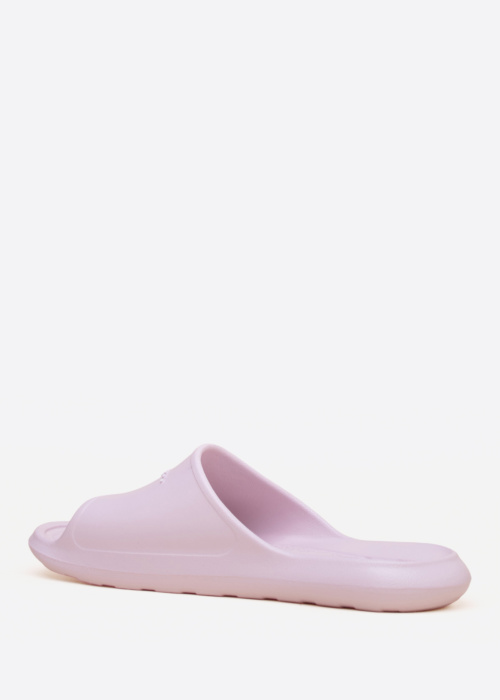 Nike basseiniplätud