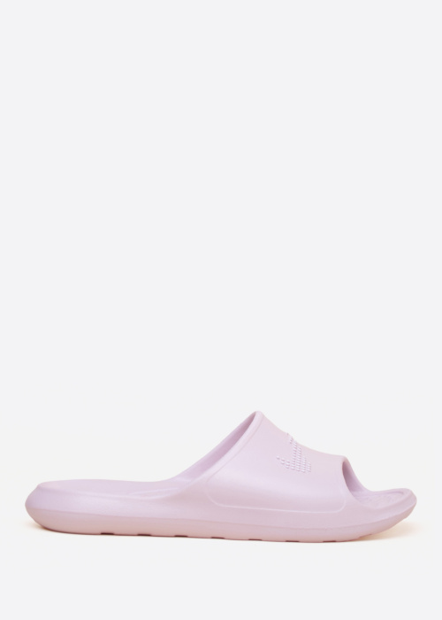 Nike basseiniplätud