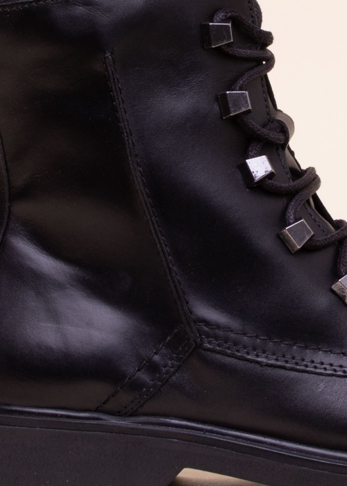 Marco Tozzi poolsaapad