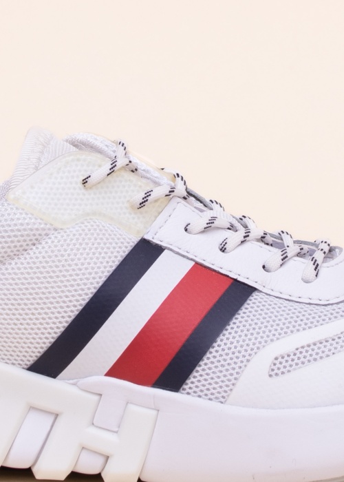 Tommy Hilfiger vabaajajalatsid