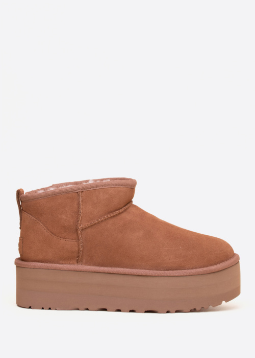 UGG poolsaapad