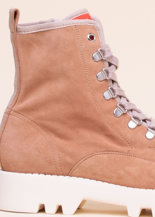 
Högl seemisnahast poolsaapad