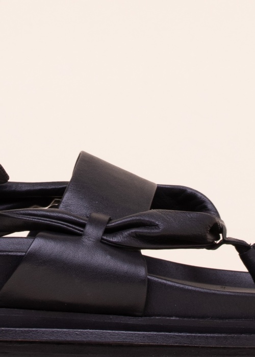 Inuovo nahast kingad