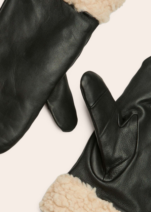 Pieces nahast labakindad Jay