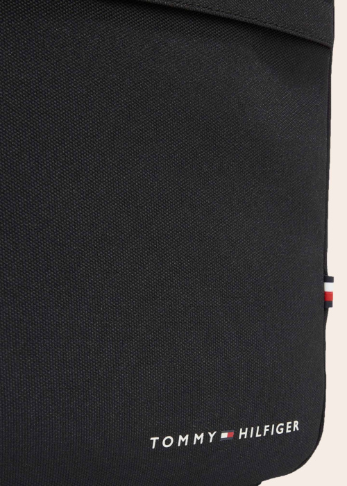 Tommy Hilfiger arvutikott Element 17"