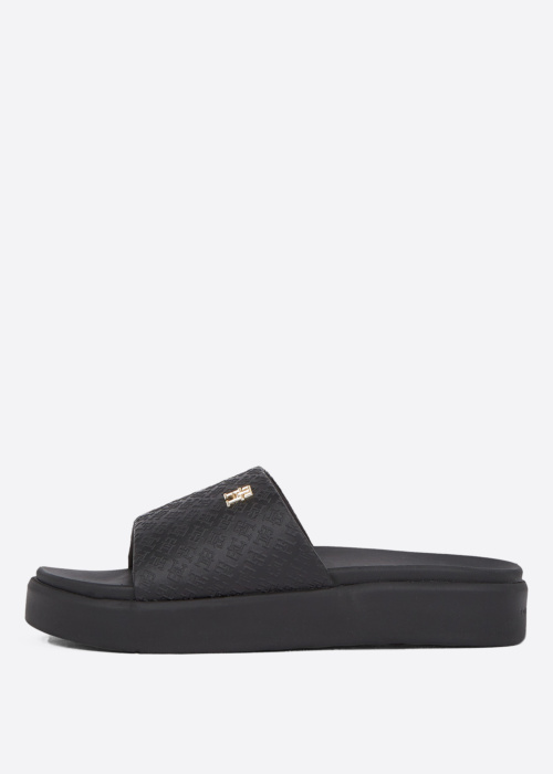 Tommy Hilfiger basseiniplätud