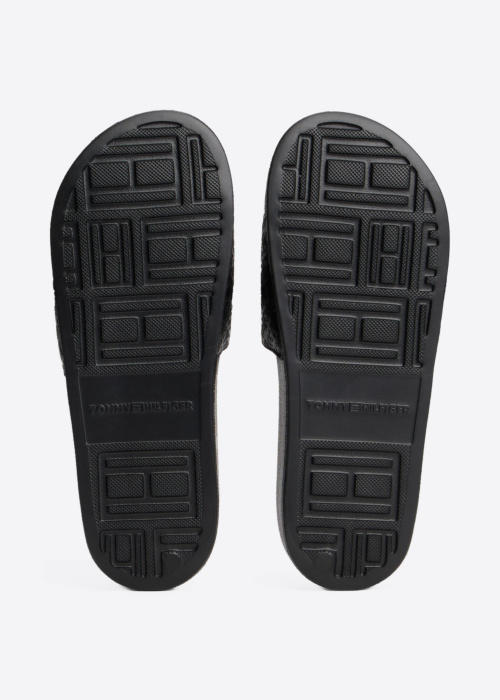 Tommy Hilfiger basseiniplätud