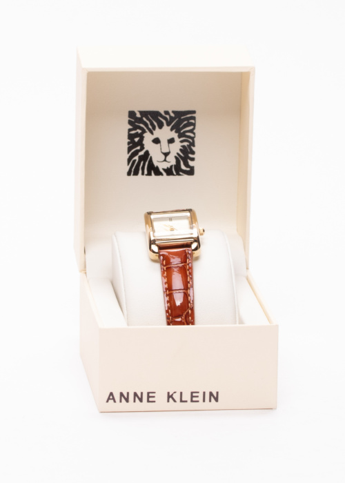 Наручные часы в подарочной коробке Anne Klein