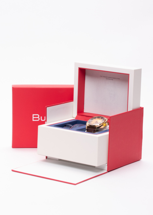 Наручные часы в подарочной коробке Bulova
