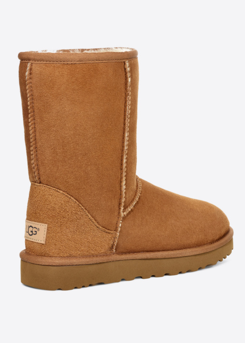 UGG poolsaapad