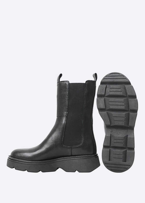 Ten Points poolsaapad Karin