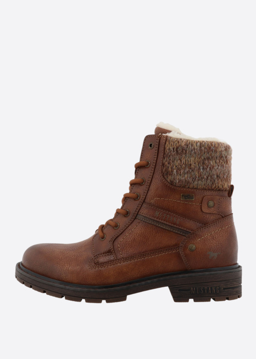 Mustang poolsaapad Bienke