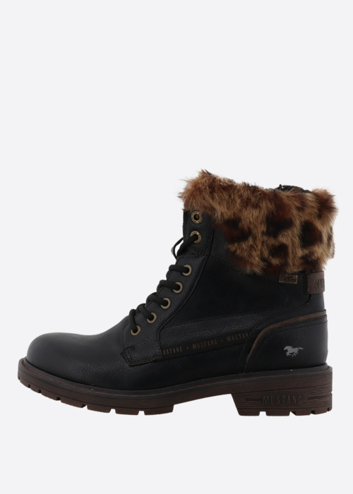 Mustang poolsaapad Bienke