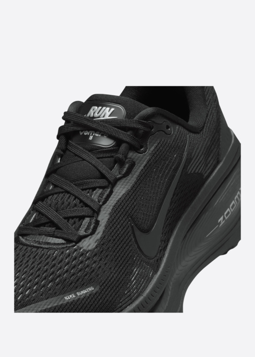 Беговые кроссовки Vomero 18 Nike