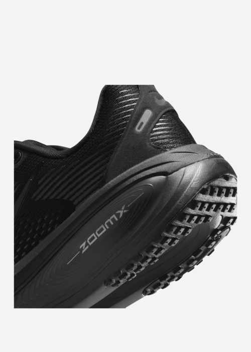 Беговые кроссовки Vomero 18 Nike