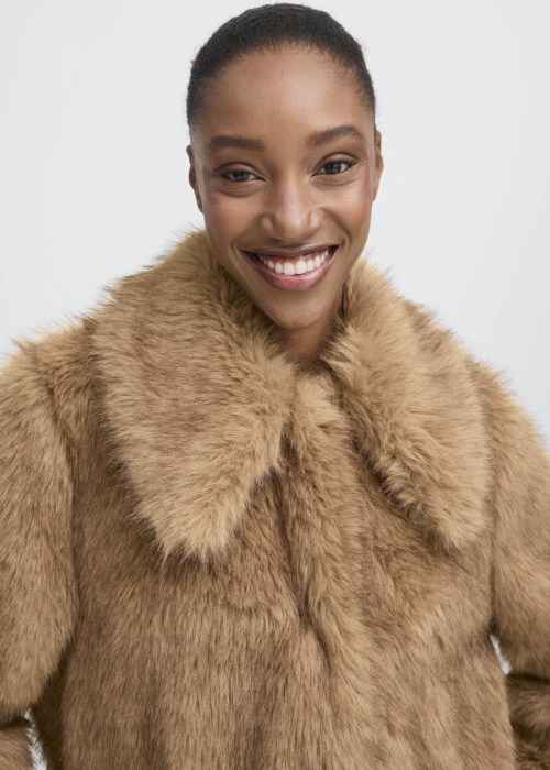 Шуба Akaja b.young