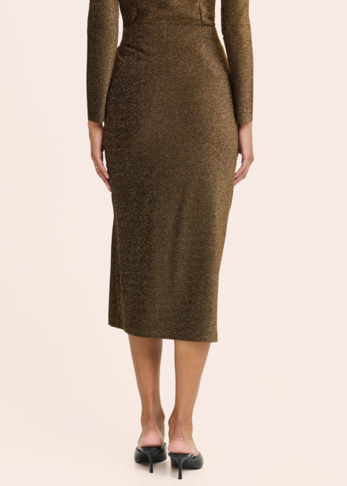 b.young seelik Tacha