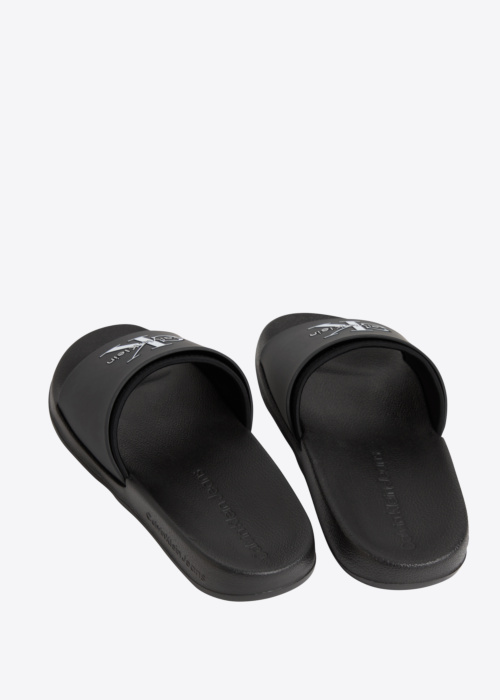 Calvin Klein basseiniplätud