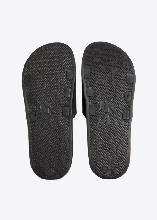 Calvin Klein basseiniplätud