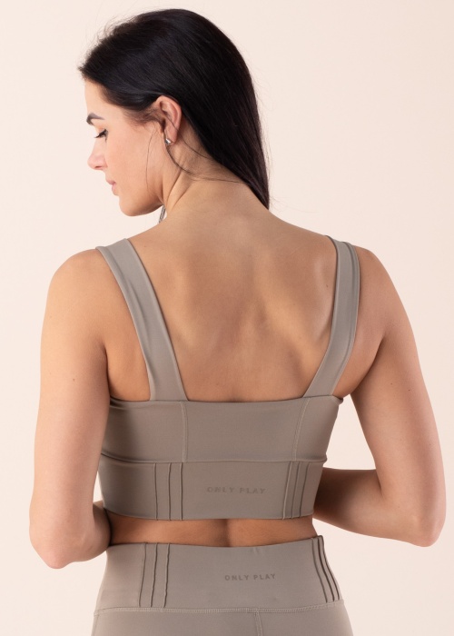 Only Play spordirinnahoidja Jania