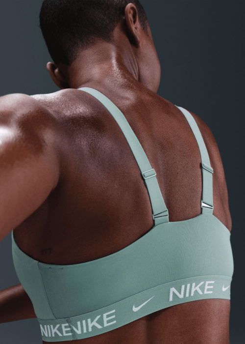 Спортивные бюстгалтеры Nike