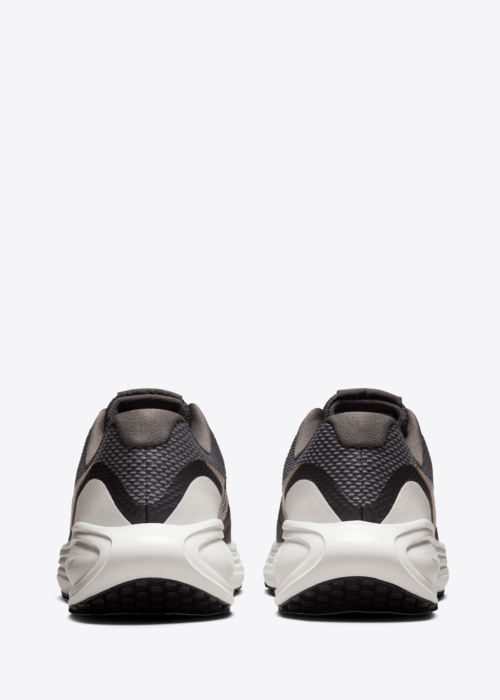 Nike jooksujalatsid Revolution 8