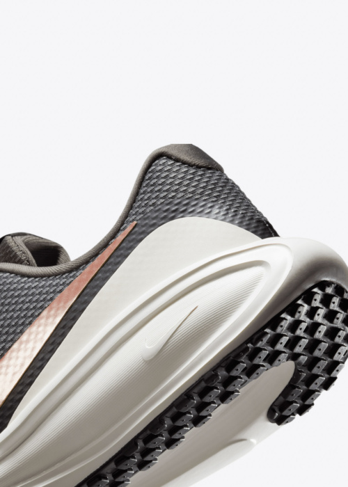 Nike jooksujalatsid Revolution 8