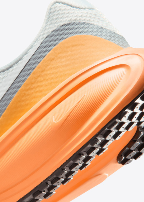 Беговые кроссовки Revolution 8 Nike