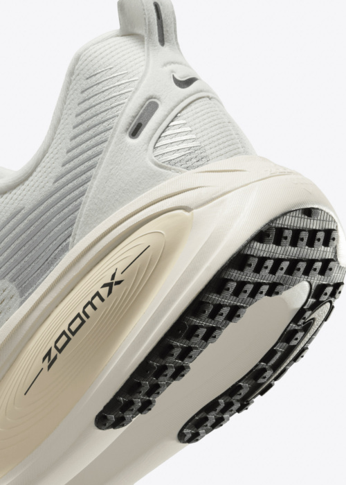 Nike jooksujalatsid Vomero 18