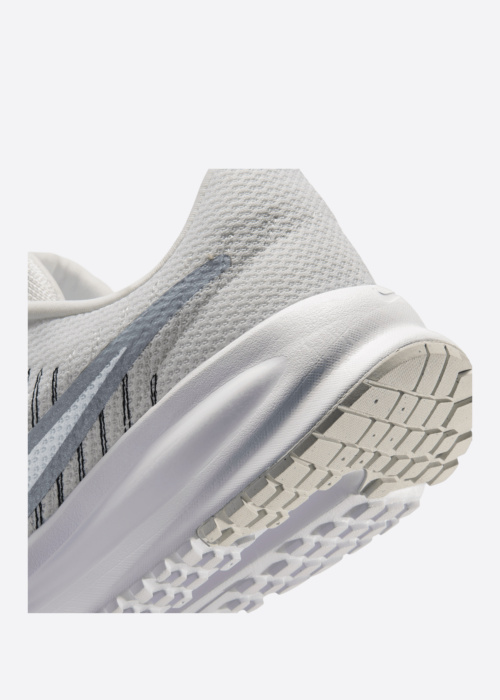 Беговые кроссовки Run Defy Nike