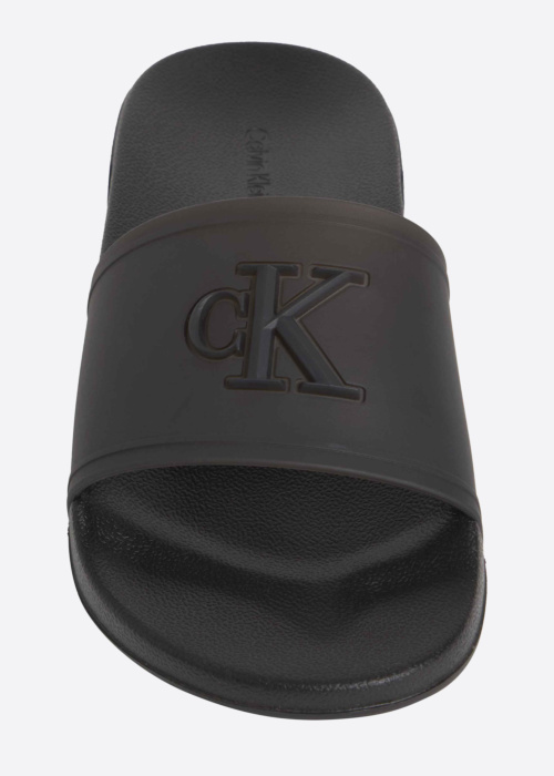 Calvin Klein basseiniplätud