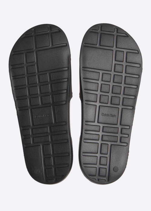 Calvin Klein basseiniplätud